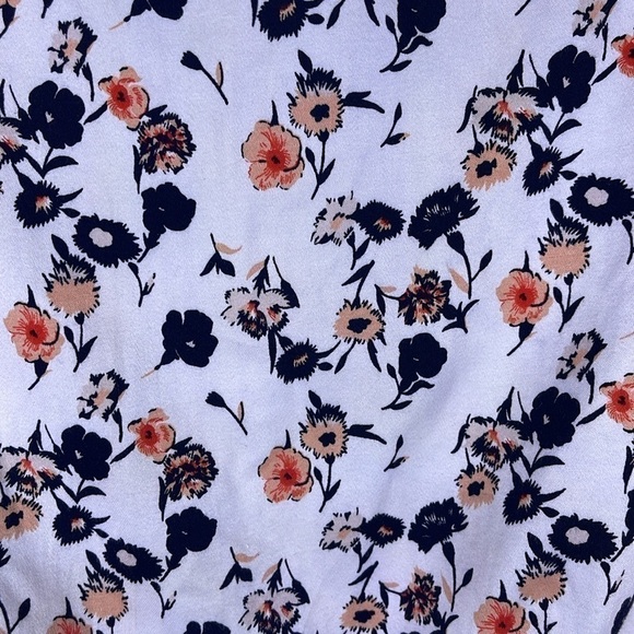French Connection White Floral Fit and Flare
Dress Size 4 - Picture 4 of 9